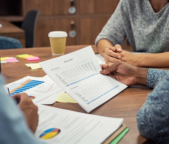 businessman-reading-annual-report-A5D4G7L businessman-reading-annual-report-A5D4G7L