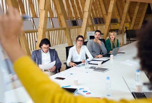 businesspeople-paying-attention-in-conference-on-c-ZPU65XE businesspeople-paying-attention-in-conference-on-c-ZPU65XE