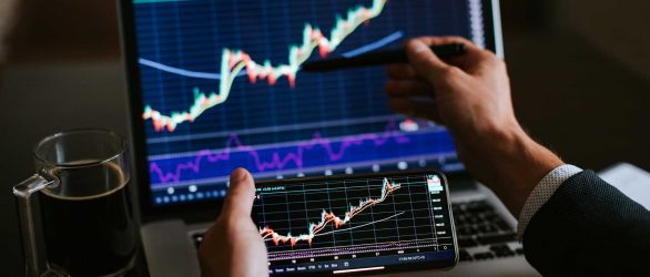 investment-stockbroker-risk-analysis-4PFMVTW investment-stockbroker-risk-analysis-4PFMVTW