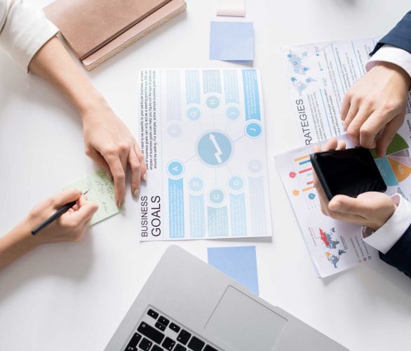 setting-up-business-goals-at-meeting-WY68JX4 setting-up-business-goals-at-meeting-WY68JX4