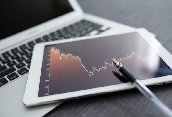 stock-market-analyze-with-digital-tablet-ZH8LTXG stock-market-analyze-with-digital-tablet-ZH8LTXG